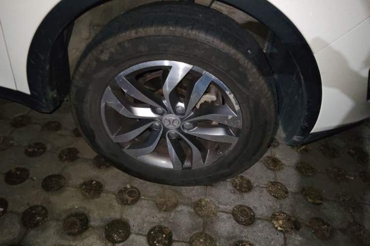 Used BAIC Senova X65 2015 2.0T Automatic Elite Model Right Front Wheel Hub
