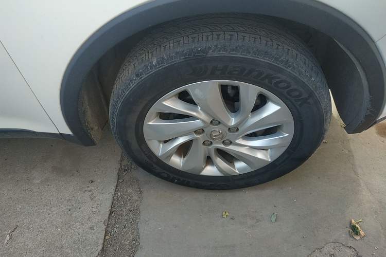 Used BAIC Senova X65 2015 2.0T manual Comfort trim level Right Front Wheel Hub