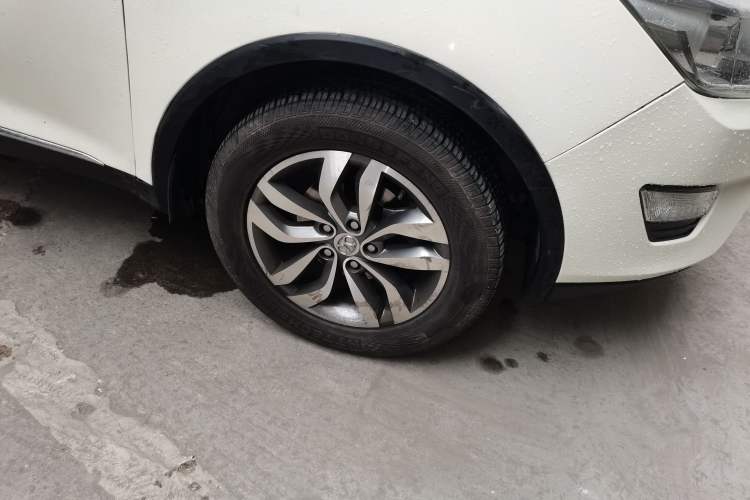 Used BAIC Senova X65 2015 2.0T Automatic Elite Model Right Front Wheel Hub