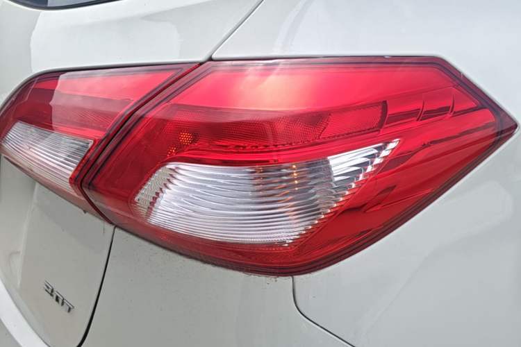Used BAIC Senova X65 2015 2.0T Automatic Elite Model Right Rear Taillight