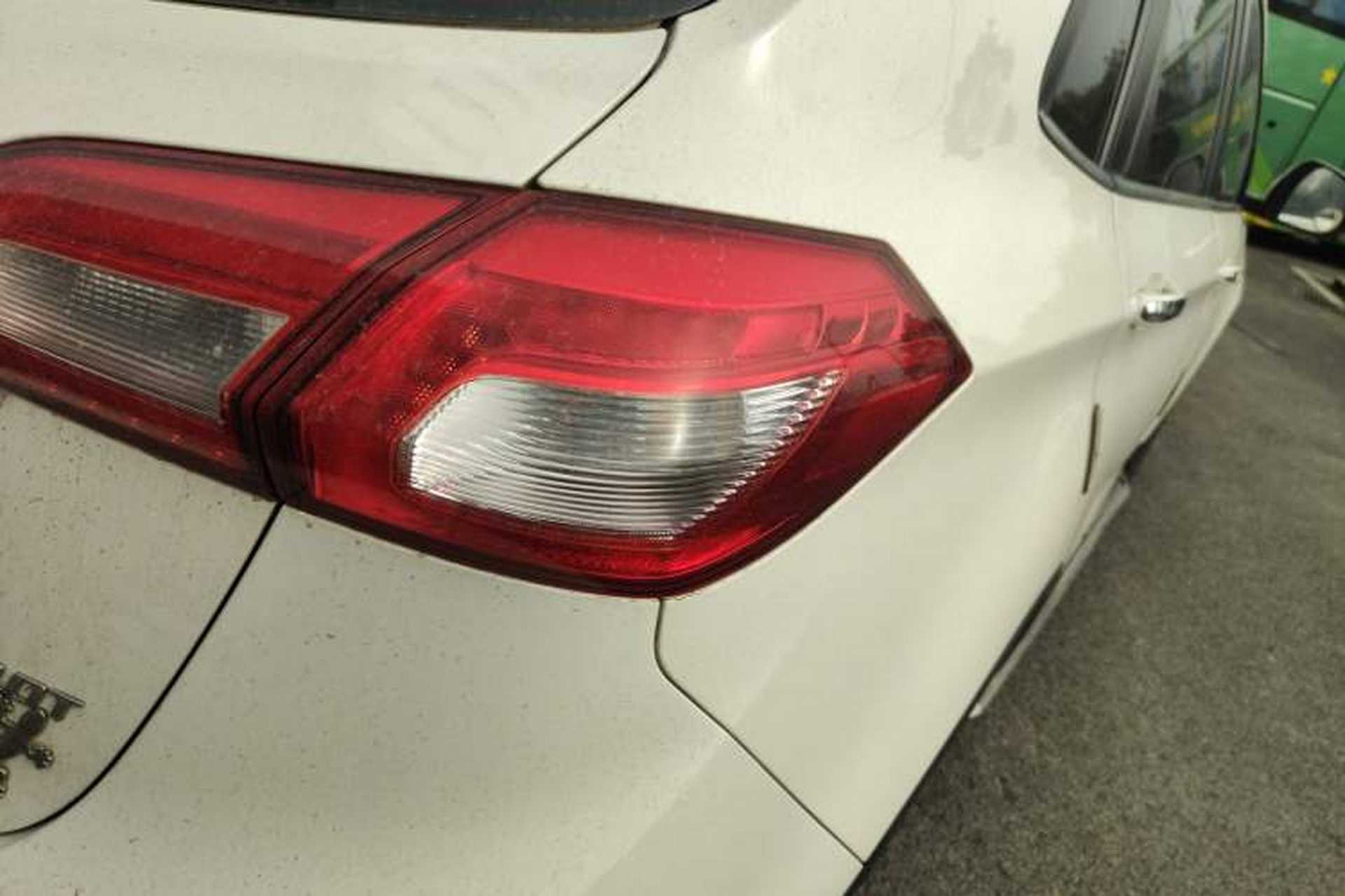 Used BAIC Senova X65 2015 2.0T Automatic Elite Model Right Rear Taillight
