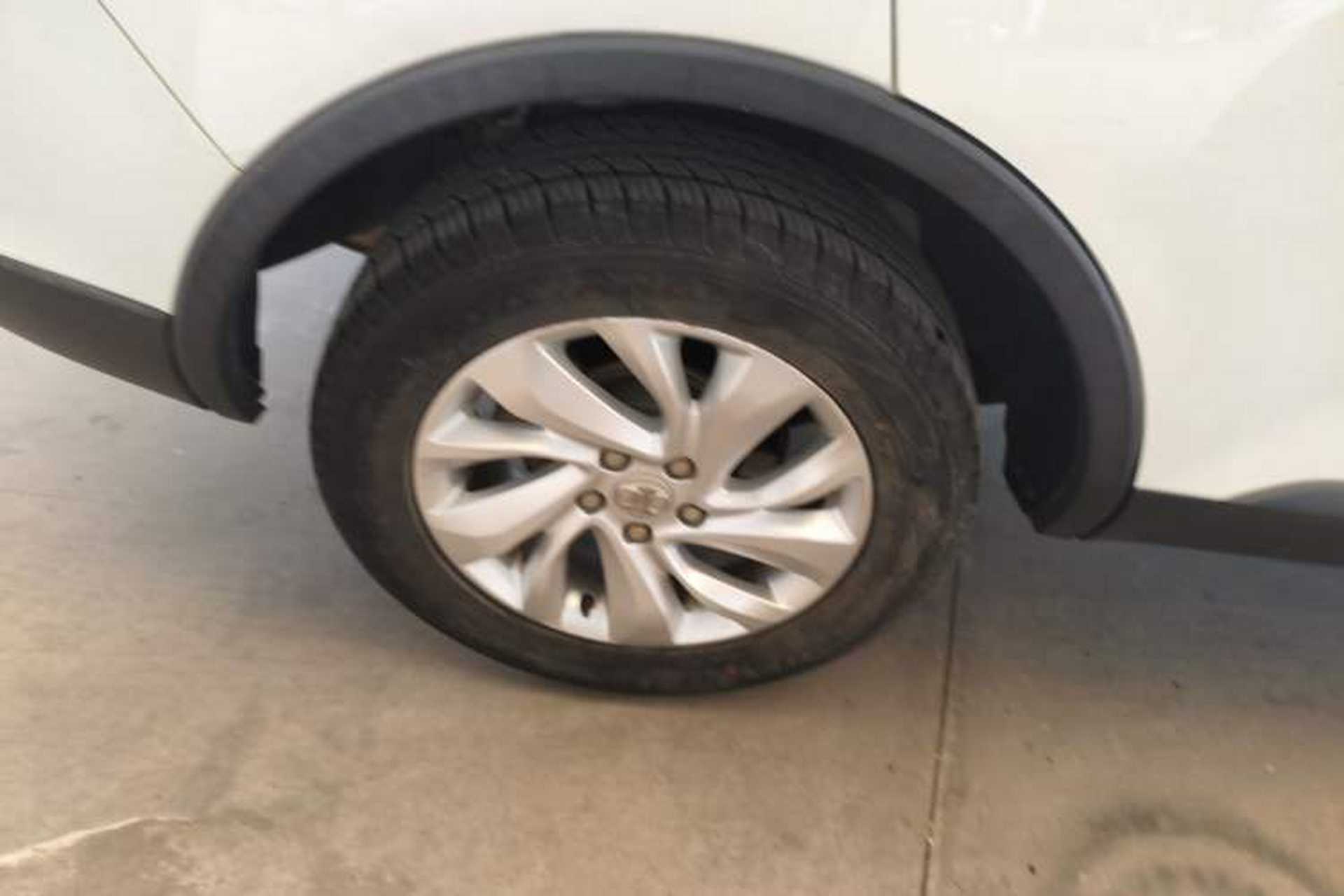 Used BAIC Senova X65 2015 2.0T automatic comfort version Right Rear Wheel Hub