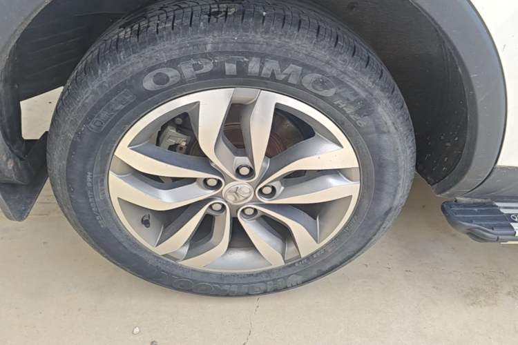 Used BAIC Senova X65 2015 2.0T Automatic Elite Model Right Rear Wheel Hub