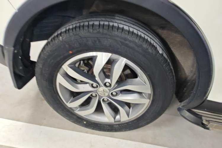 Used BAIC Senova X65 2015 2.0T Automatic Elite Model Right Rear Wheel Hub