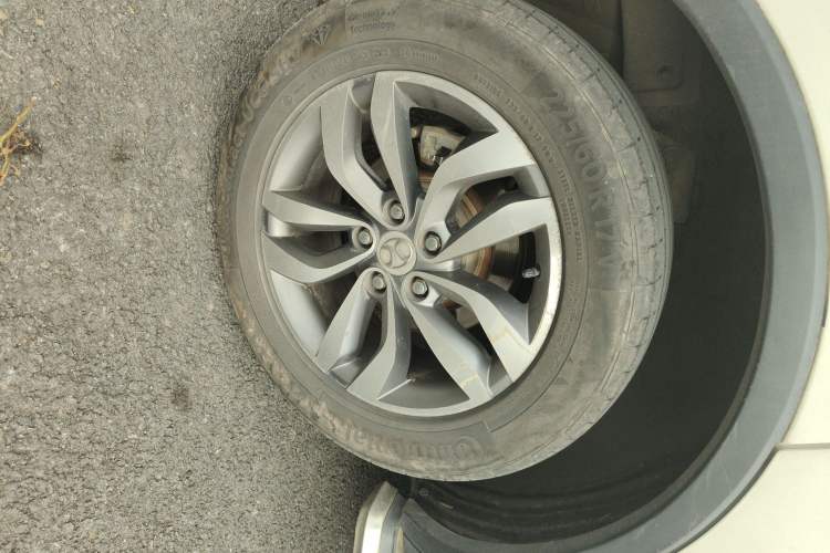 Used BAIC Senova X65 2015 2.0T Automatic Elite Model Right Rear Wheel Hub