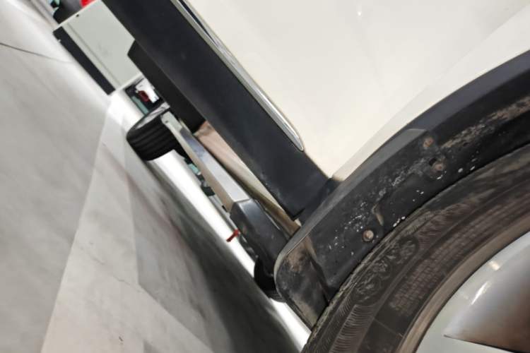 Used BAIC Senova X65 2015 2.0T Automatic Elite Model Right Side Sill