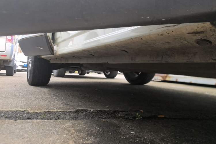 Used BAIC Senova X65 2015 2.0T Automatic Elite Model Right Side Sill