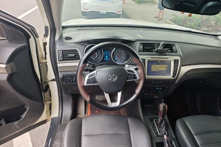 Used BAIC Senova X65 2015 2.0T Automatic Elite Model Steering Wheel