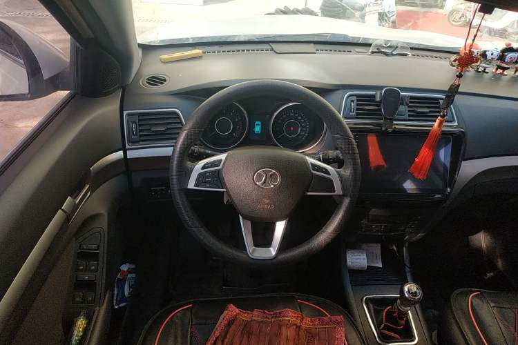Used BAIC Senova X65 2015 2.0T manual Comfort trim level Steering Wheel