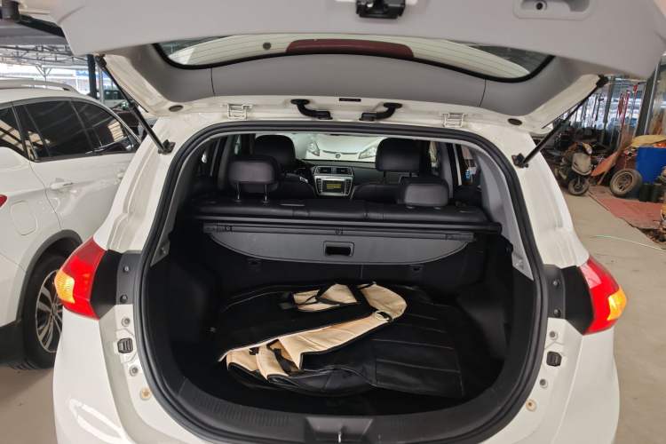 Used BAIC Senova X65 2015 2.0T automatic luxury version Trunk
