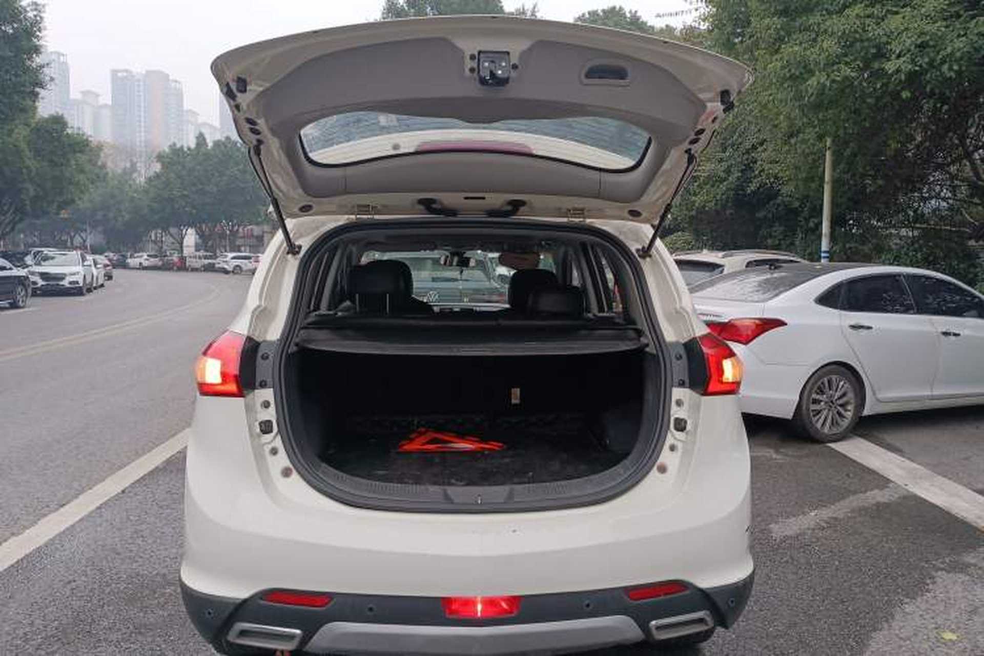 Used BAIC Senova X65 2015 2.0T automatic comfort version Trunk