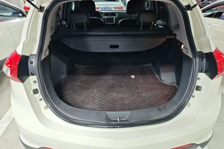 Used BAIC Senova X65 2015 2.0T Automatic Elite Model Trunk