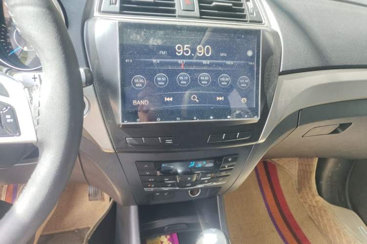 Used BAIC Senova X65 2015 2.0T Automatic Elite Model Audio And AC Panel