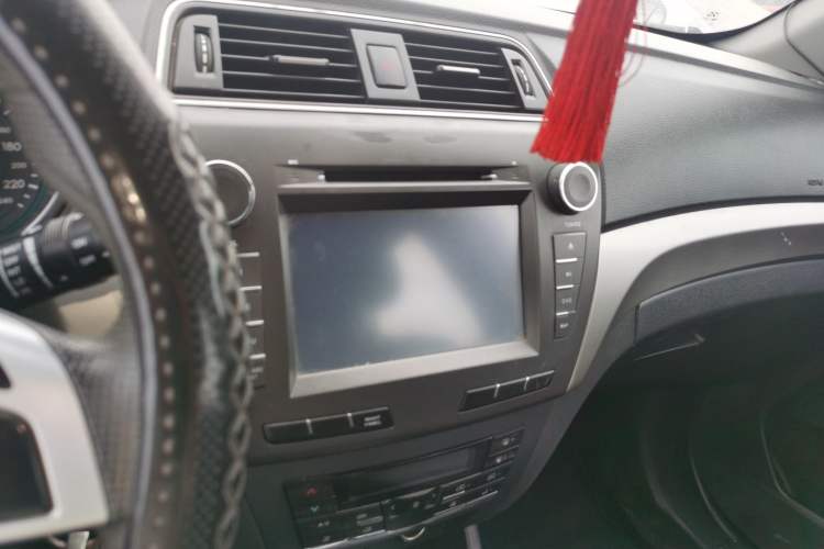 Used BAIC Senova X65 2015 2.0T manual Comfort trim level Audio And AC Panel
