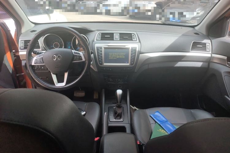 Used BAIC Senova X65 2015 2.0T Automatic Elite Model Center Console