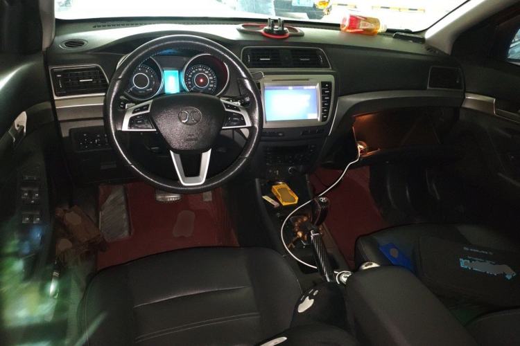 Used BAIC Senova X65 2015 2.0T Automatic Elite Model Center Console