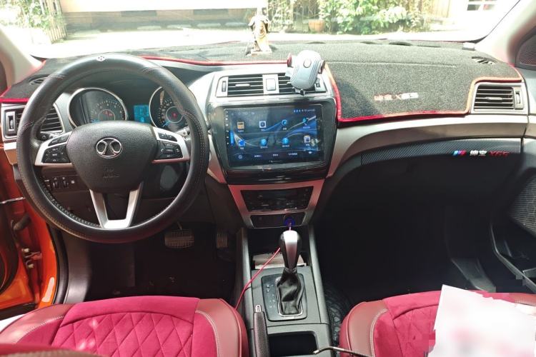 Used BAIC Senova X65 2015 2.0T Automatic Elite Model Center Console