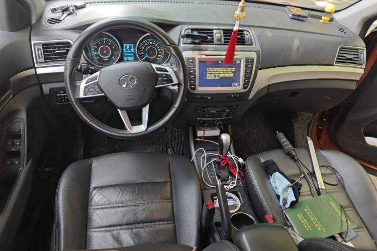 Used BAIC Senova X65 2015 2.0T Automatic Elite Model Center Console