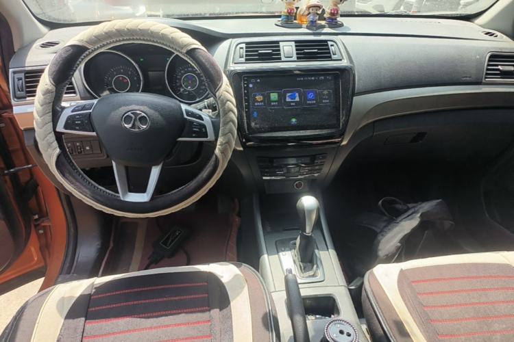 Used BAIC Senova X65 2015 2.0T automatic comfort version Center Console