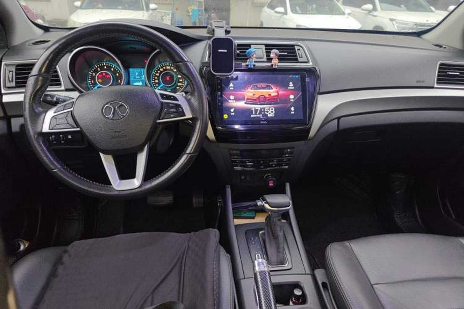 Used BAIC Senova X65 2015 2.0T Automatic Elite Model Center Console