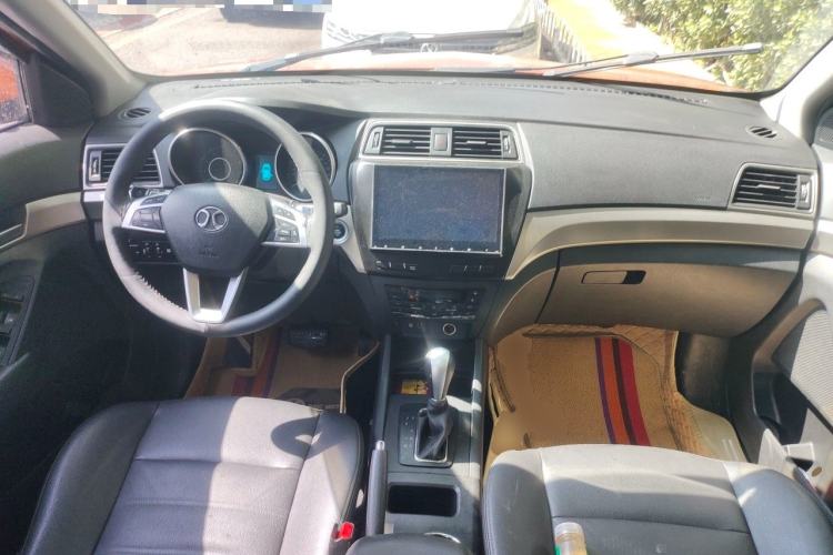 Used BAIC Senova X65 2015 2.0T Automatic Elite Model Center Console