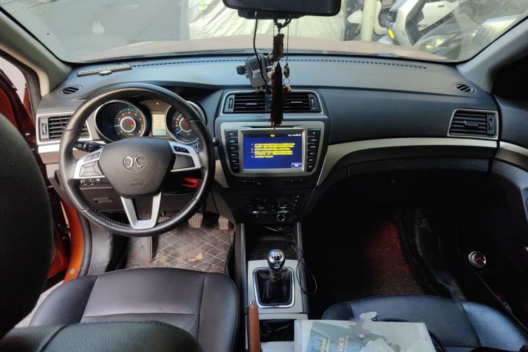Used BAIC Senova X65 2015 2.0T Manual Elite Edition Center Console
