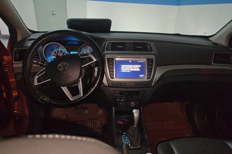 Used BAIC Senova X65 2015 2.0T Automatic Elite Model Center Console