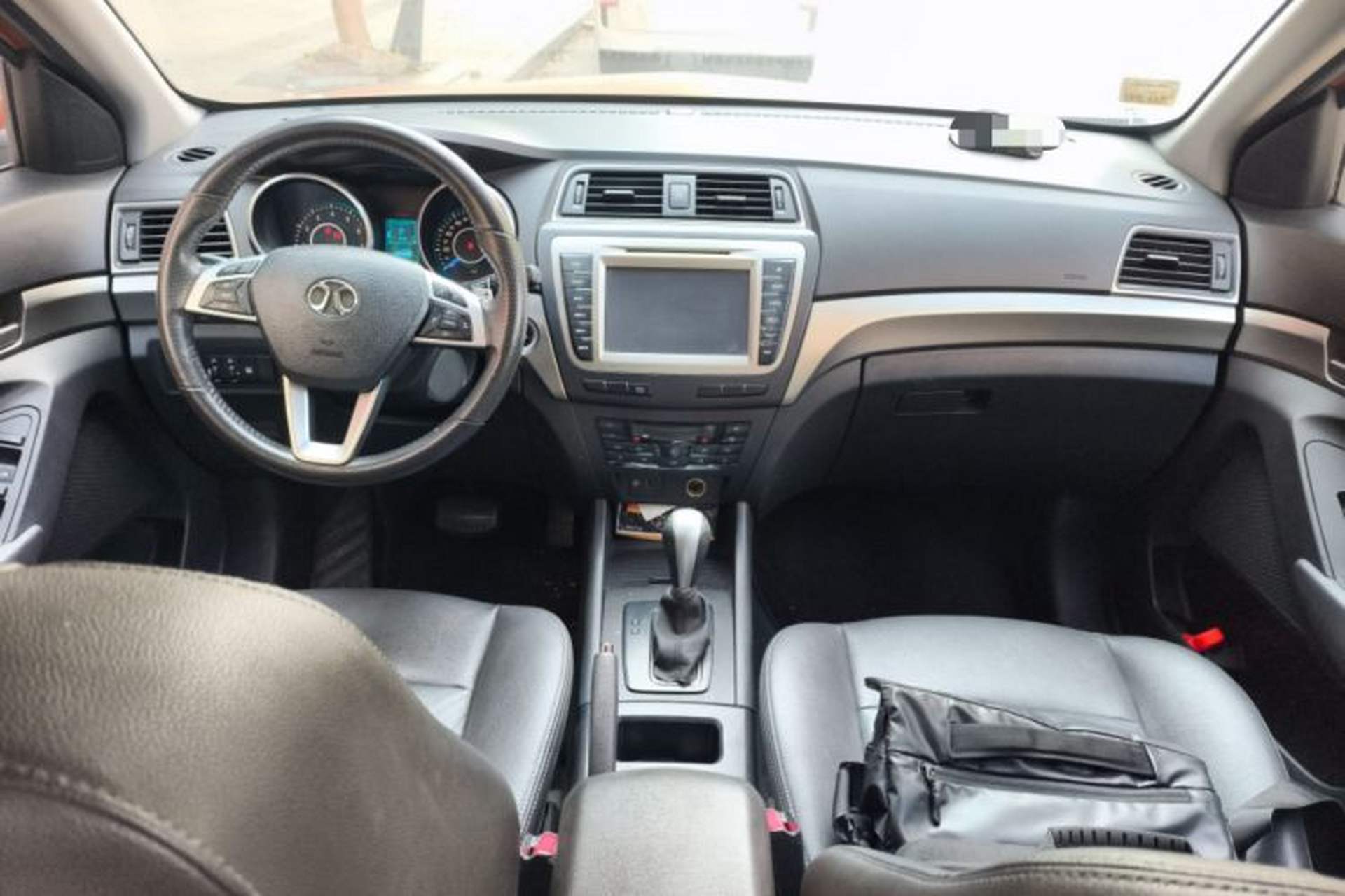 Used BAIC Senova X65 2015 2.0T Automatic Elite Model Center Console