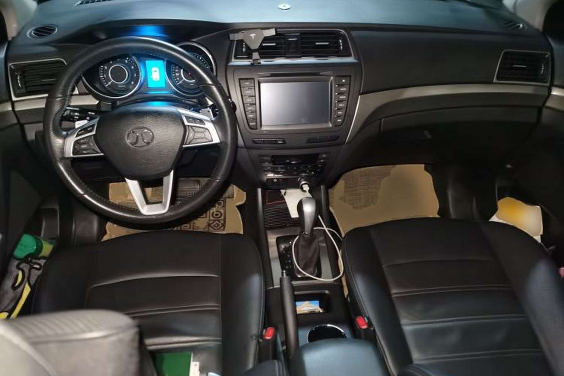 Used BAIC Senova X65 2015 2.0T Automatic Elite Model Center Console