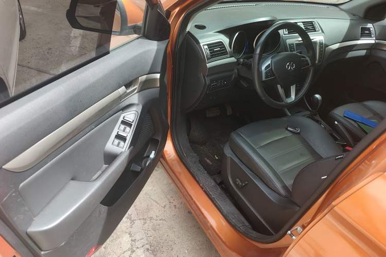 Used BAIC Senova X65 2015 2.0T Automatic Elite Model Driver Seat
