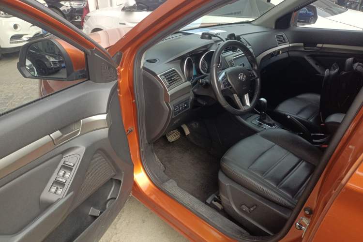 Used BAIC Senova X65 2015 2.0T Automatic Elite Model Driver Seat