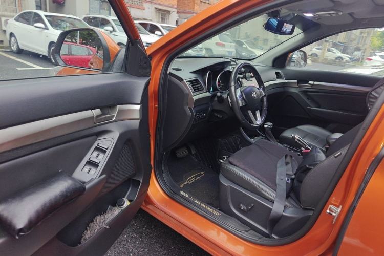 Used BAIC Senova X65 2015 2.0T Automatic Elite Model Driver Seat