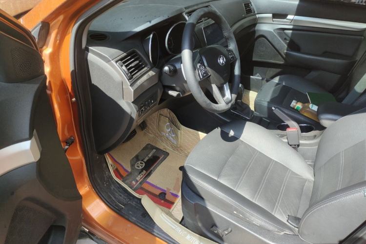 Used BAIC Senova X65 2015 2.0T Automatic Elite Model Driver Seat