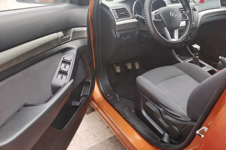 Used BAIC Senova X65 2015 2.0T manual Comfort trim level Driver Seat