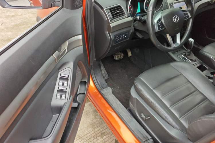 Used BAIC Senova X65 2015 2.0T Automatic Elite Model Driver Seat