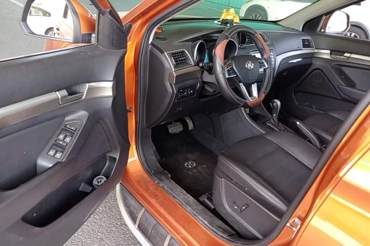 Used BAIC Senova X65 2015 2.0T Automatic Elite Model Driver Seat