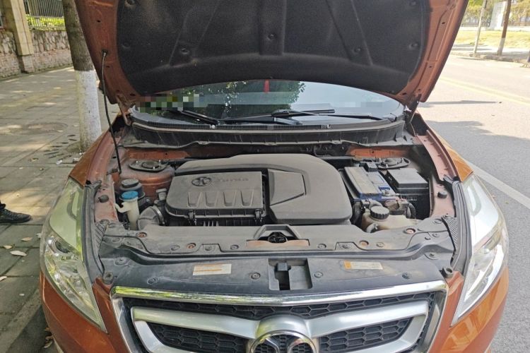 Used BAIC Senova X65 2015 2.0T Automatic Elite Model Engine Bay