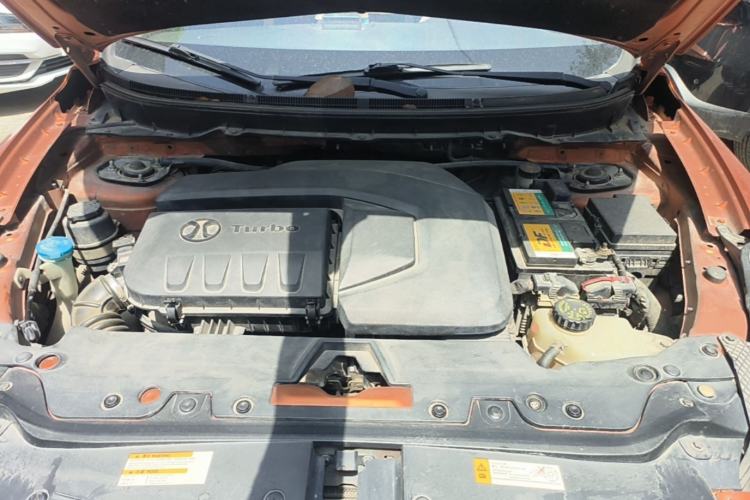 Used BAIC Senova X65 2015 2.0T automatic comfort version Engine Bay