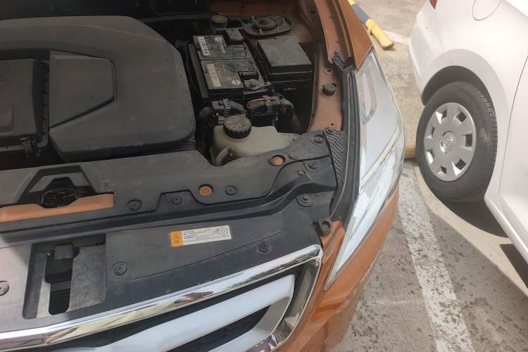 Used BAIC Senova X65 2015 2.0T Automatic Elite Model Engine Bay Left