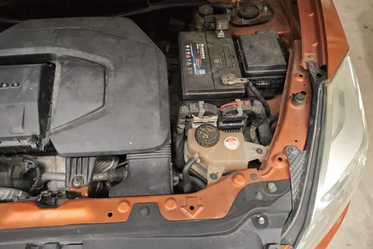 Used BAIC Senova X65 2015 2.0T Automatic Elite Model Engine Bay Left