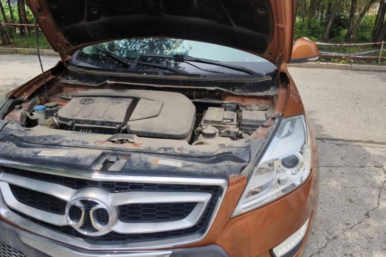 Used BAIC Senova X65 2015 2.0T Automatic Elite Model Engine Bay Left
