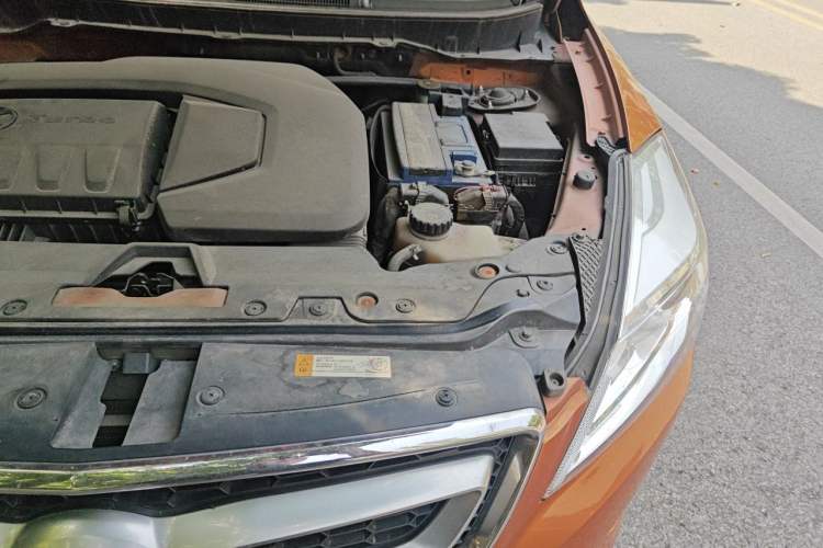 Used BAIC Senova X65 2015 2.0T Automatic Elite Model Engine Bay Left