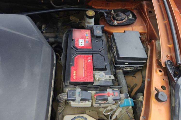 Used BAIC Senova X65 2015 2.0T Automatic Elite Model Engine Bay Left