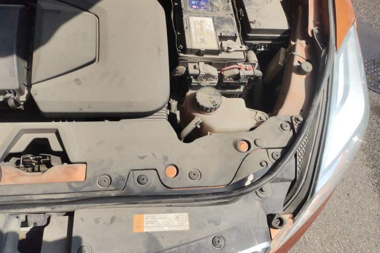 Used BAIC Senova X65 2015 2.0T Automatic Elite Model Engine Bay Left