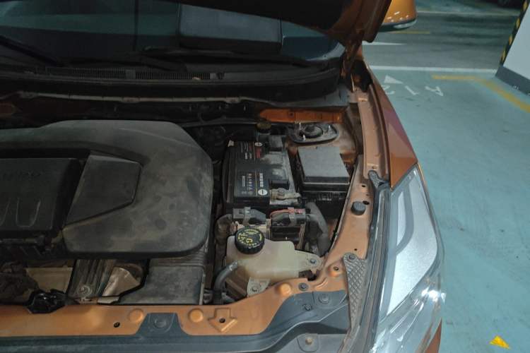 Used BAIC Senova X65 2015 2.0T Automatic Elite Model Engine Bay Left