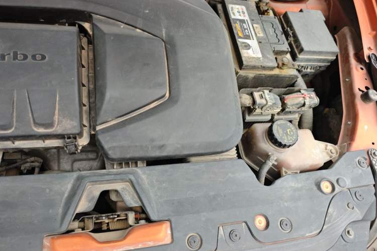Used BAIC Senova X65 2015 2.0T Automatic Elite Model Engine Bay Left