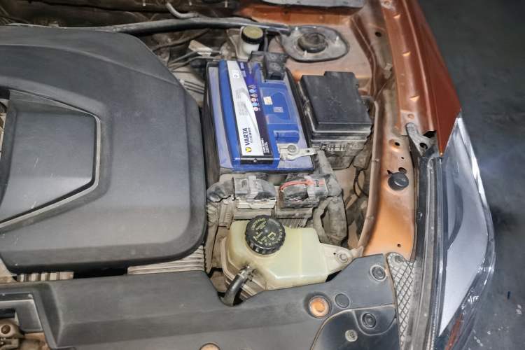 Used BAIC Senova X65 2015 2.0T Automatic Elite Model Engine Bay Left