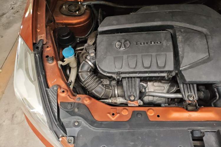 Used BAIC Senova X65 2015 2.0T Automatic Elite Model Engine Bay Right