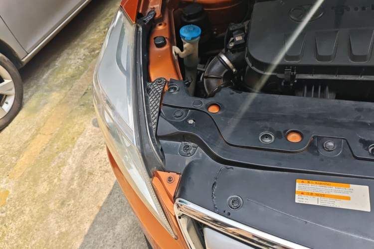 Used BAIC Senova X65 2015 2.0T Automatic Elite Model Engine Bay Right