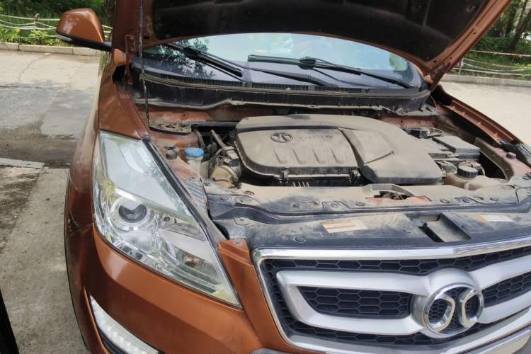 Used BAIC Senova X65 2015 2.0T Automatic Elite Model Engine Bay Right